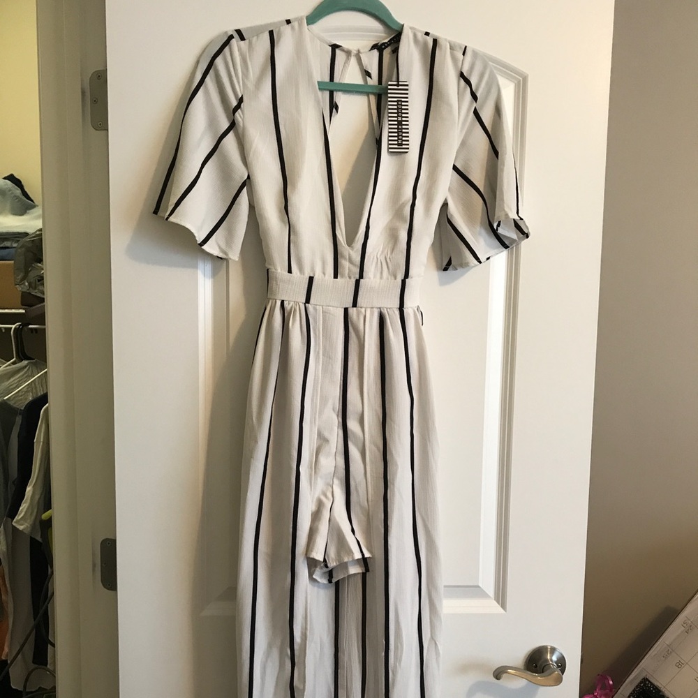 NWT GORGEOUS SHORTS WITH MAXI BACK ROMPER